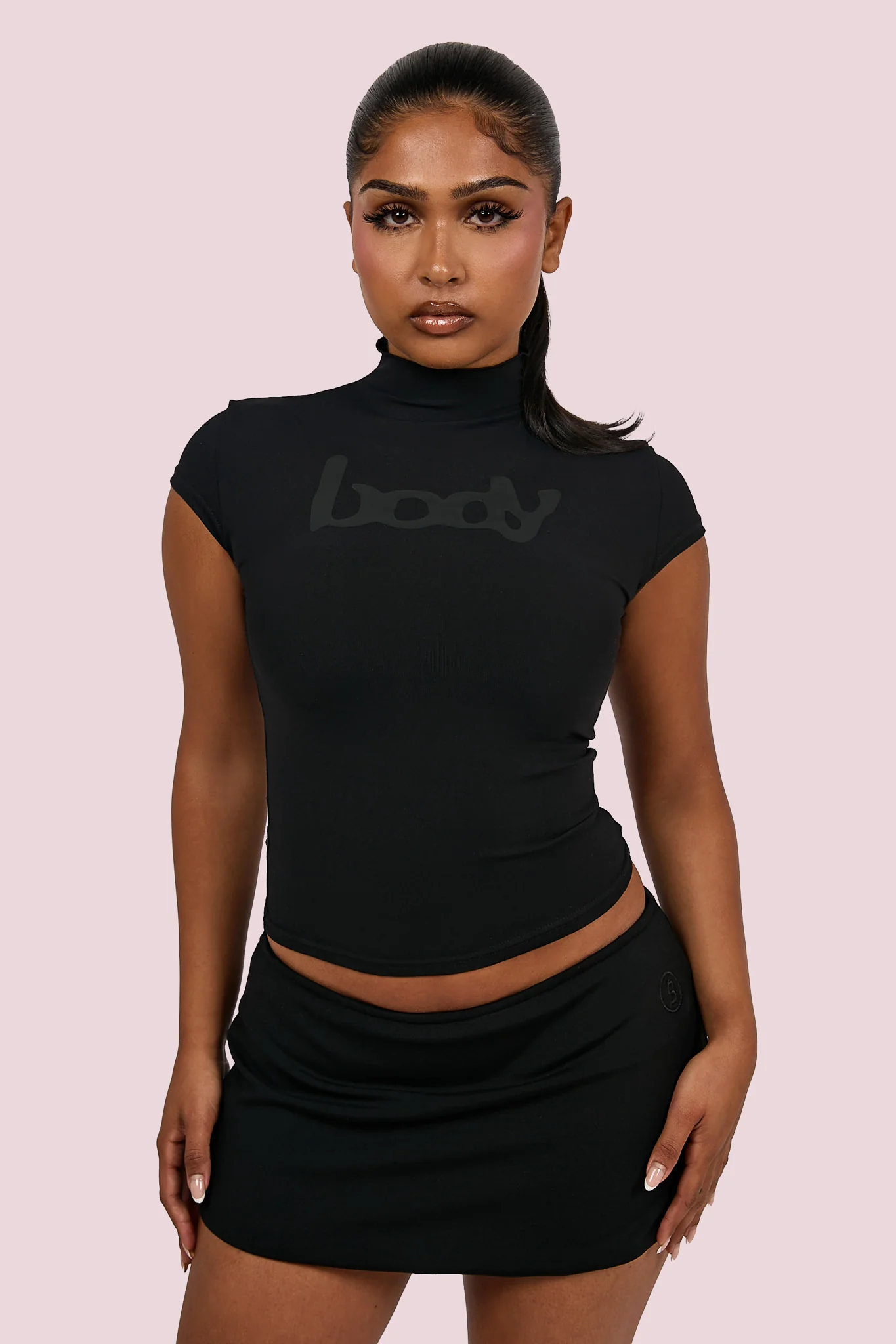 skortsetblack_02_b9d53574-08a0-40f9-a505-fac7116278f6.webp